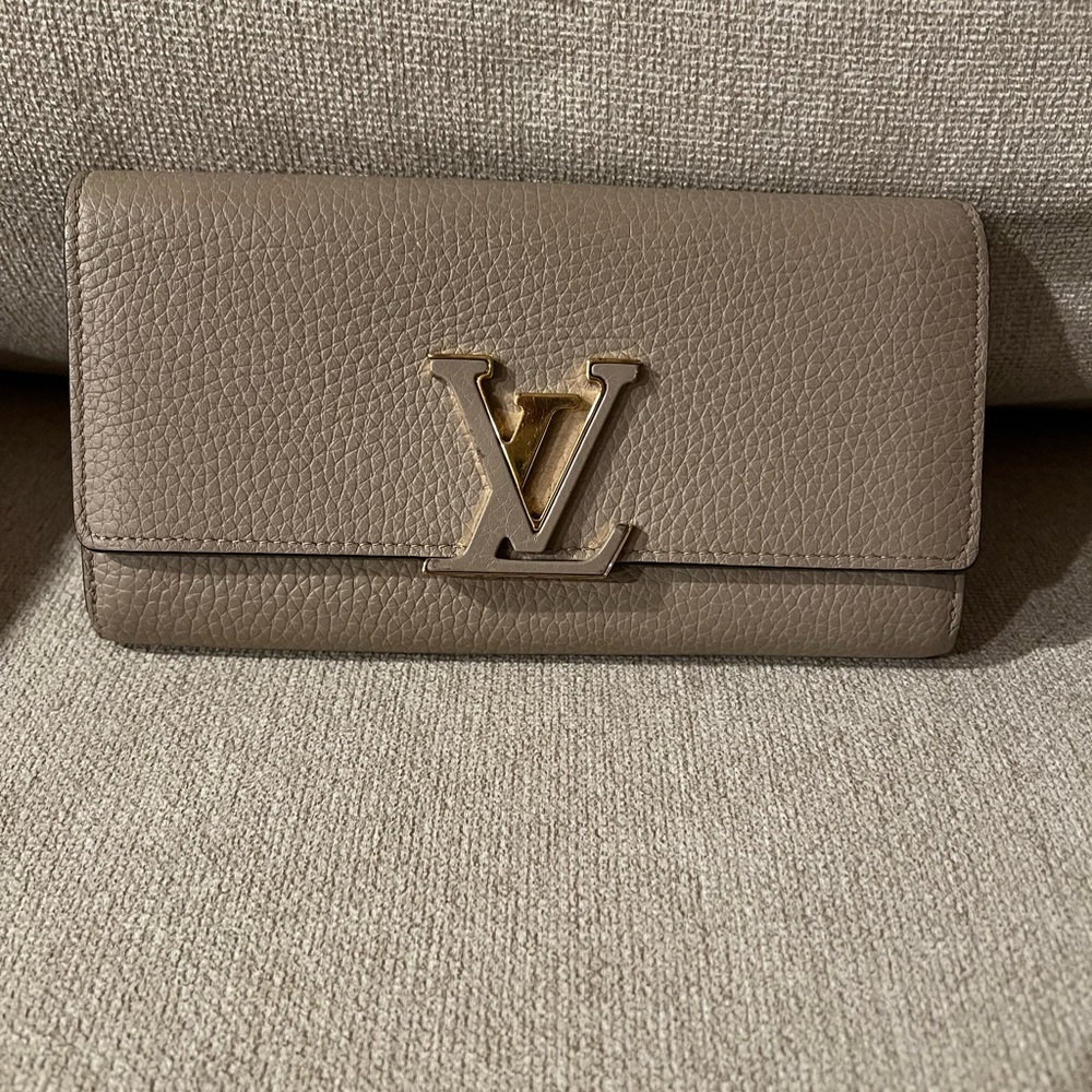 Authentic Louis Vuitton Capucines Long Leather Wallet